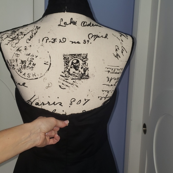 Black knee length Banana Republic dress- size 6 - Picture 4 of 6